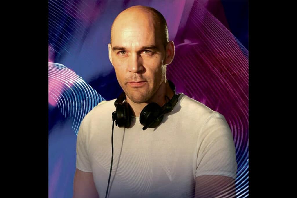 DJ2