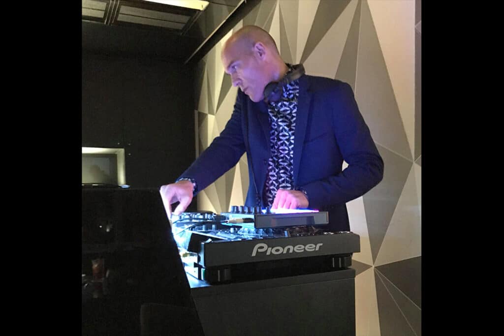 DJ3