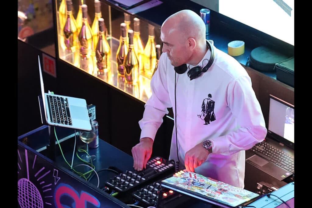 DJ5